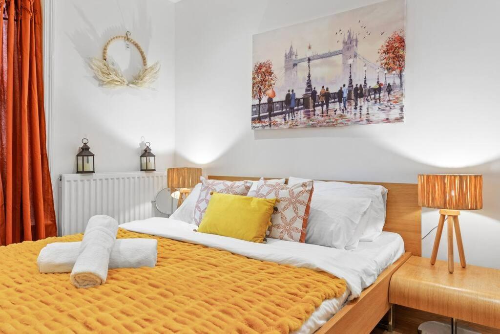 3 Bedroom Flat In Haymarket London Sleeps 14 Hy1 Dış mekan fotoğraf