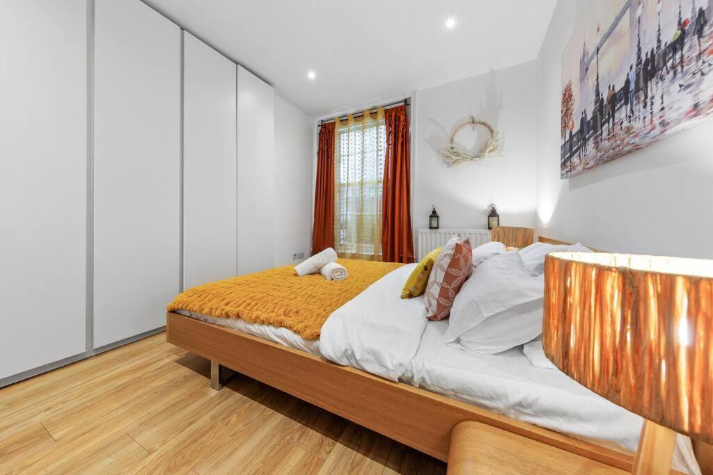 3 Bedroom Flat In Haymarket London Sleeps 14 Hy1 Dış mekan fotoğraf