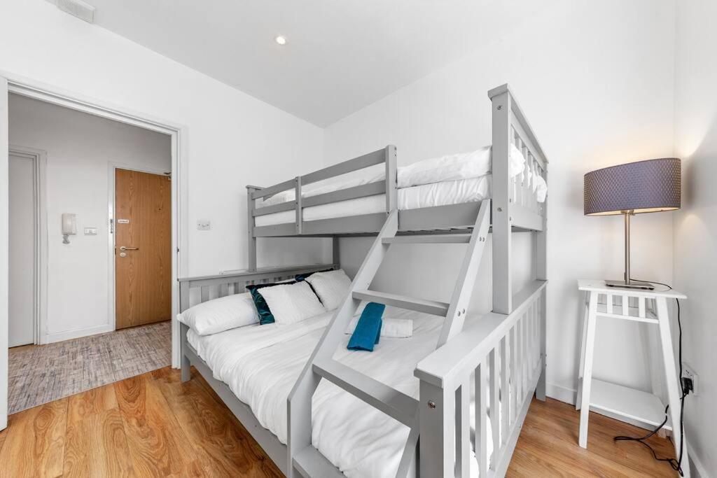 3 Bedroom Flat In Haymarket London Sleeps 14 Hy1 Dış mekan fotoğraf