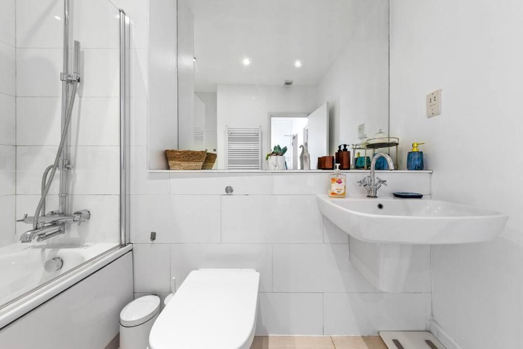 3 Bedroom Flat In Haymarket London Sleeps 14 Hy1 Dış mekan fotoğraf