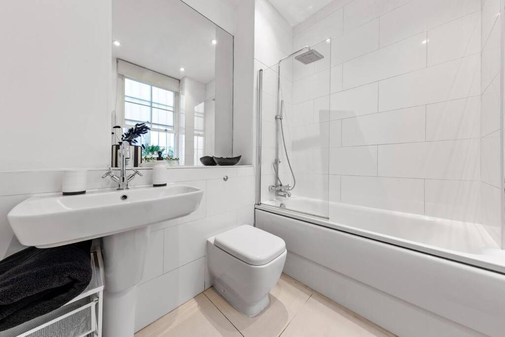 3 Bedroom Flat In Haymarket London Sleeps 14 Hy1 Dış mekan fotoğraf