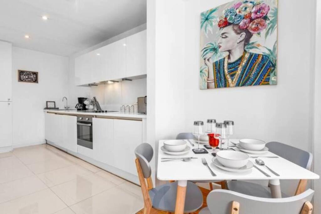 3 Bedroom Flat In Haymarket London Sleeps 14 Hy1 Dış mekan fotoğraf