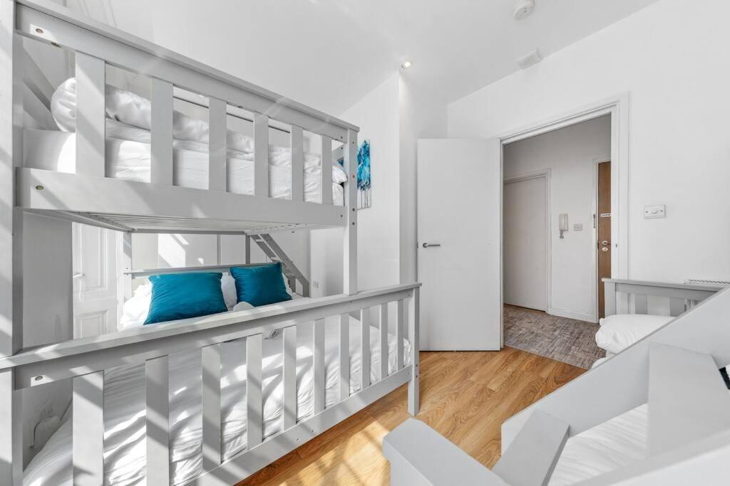 3 Bedroom Flat In Haymarket London Sleeps 14 Hy1 Dış mekan fotoğraf
