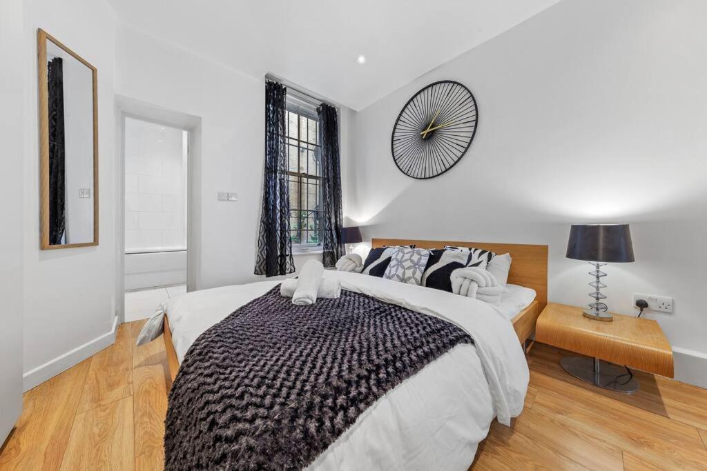 3 Bedroom Flat In Haymarket London Sleeps 14 Hy1 Dış mekan fotoğraf