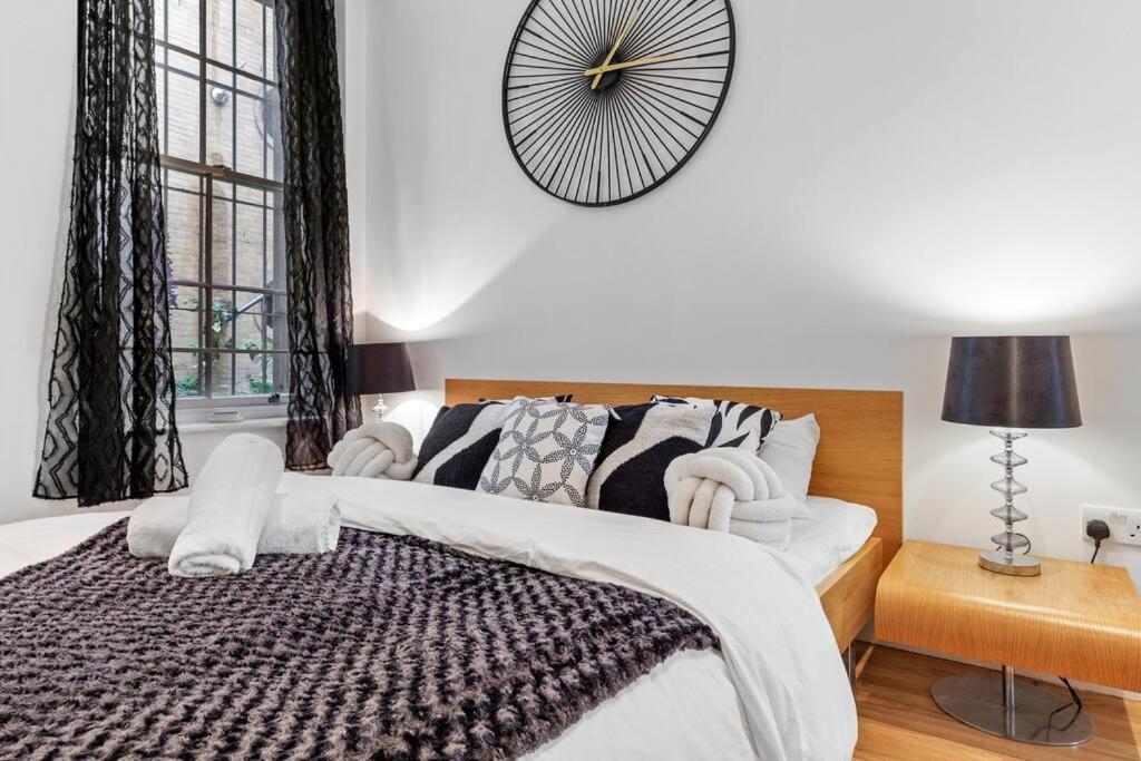 3 Bedroom Flat In Haymarket London Sleeps 14 Hy1 Dış mekan fotoğraf