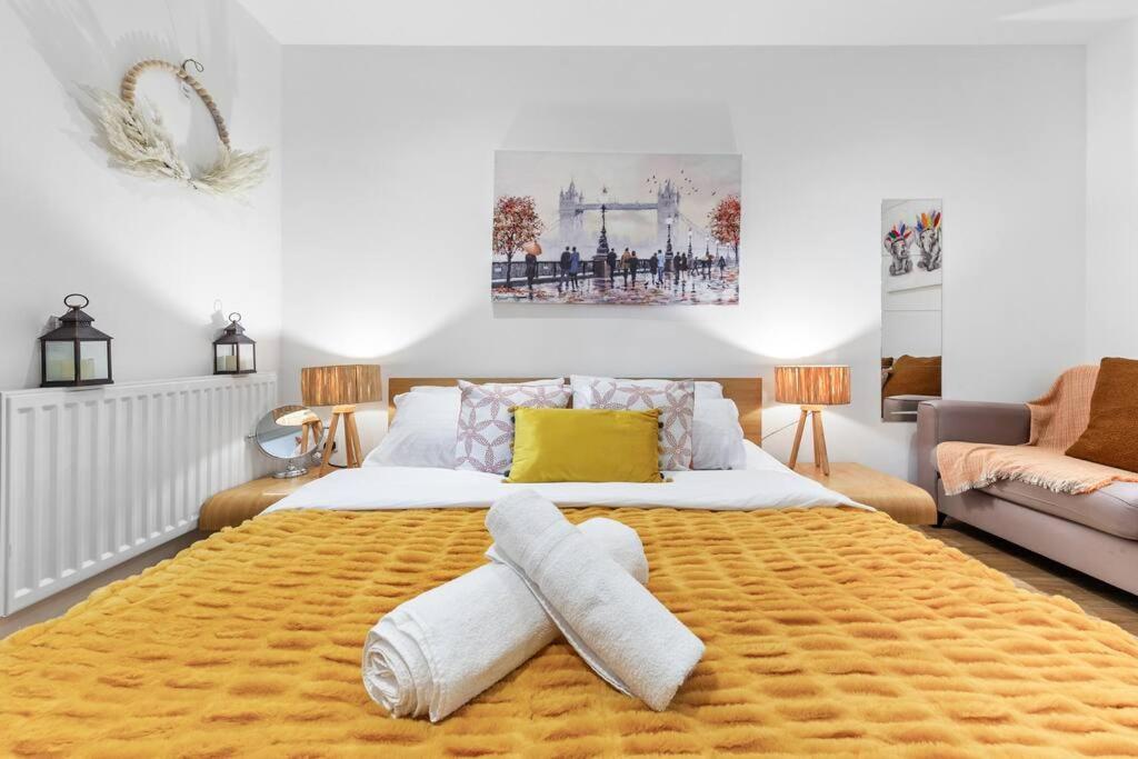 3 Bedroom Flat In Haymarket London Sleeps 14 Hy1 Dış mekan fotoğraf